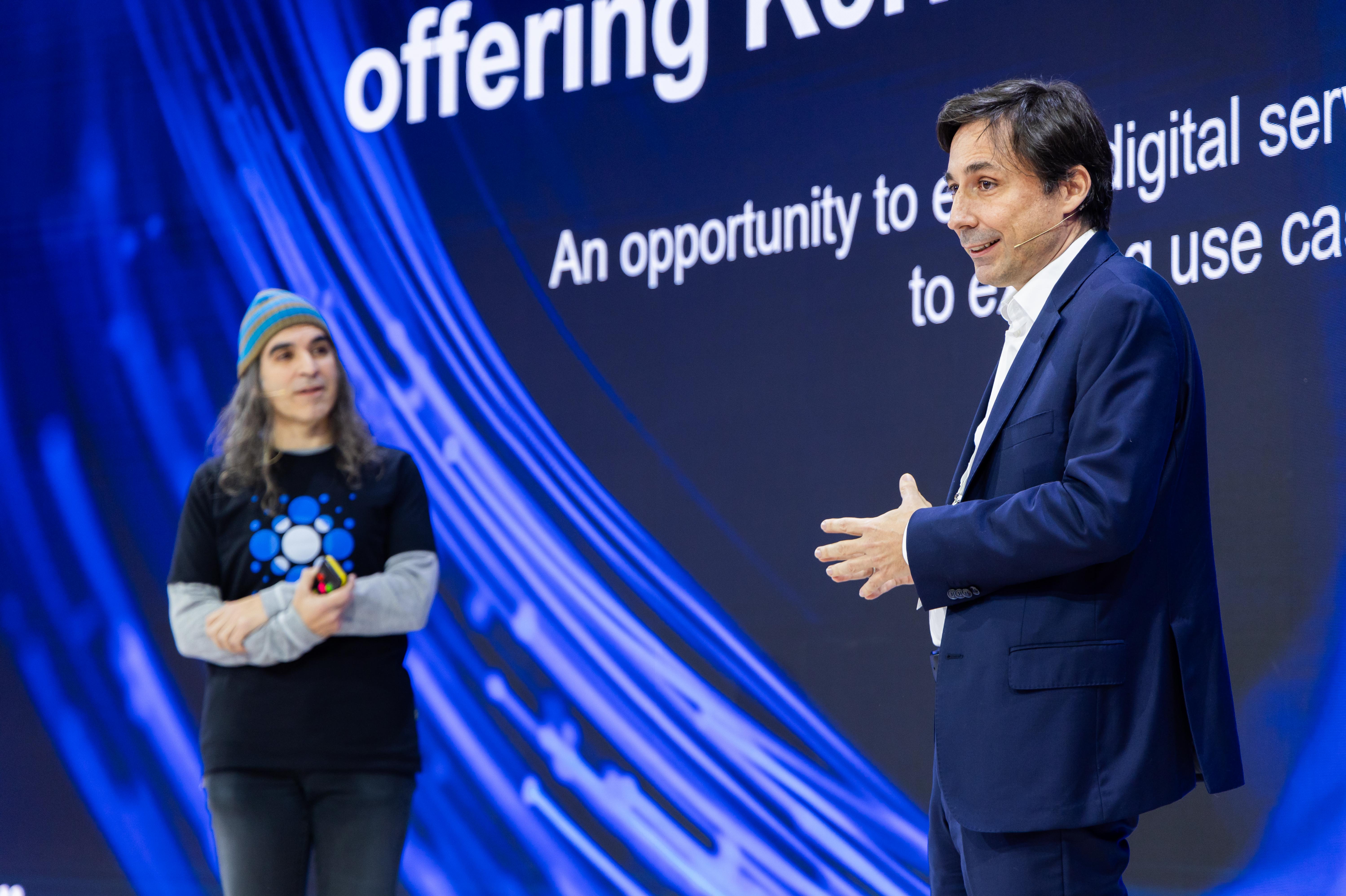 Chema Alonso, CDO at Telefónica, speaking alongside Paco Salcedo, President of Microsoft Spain.