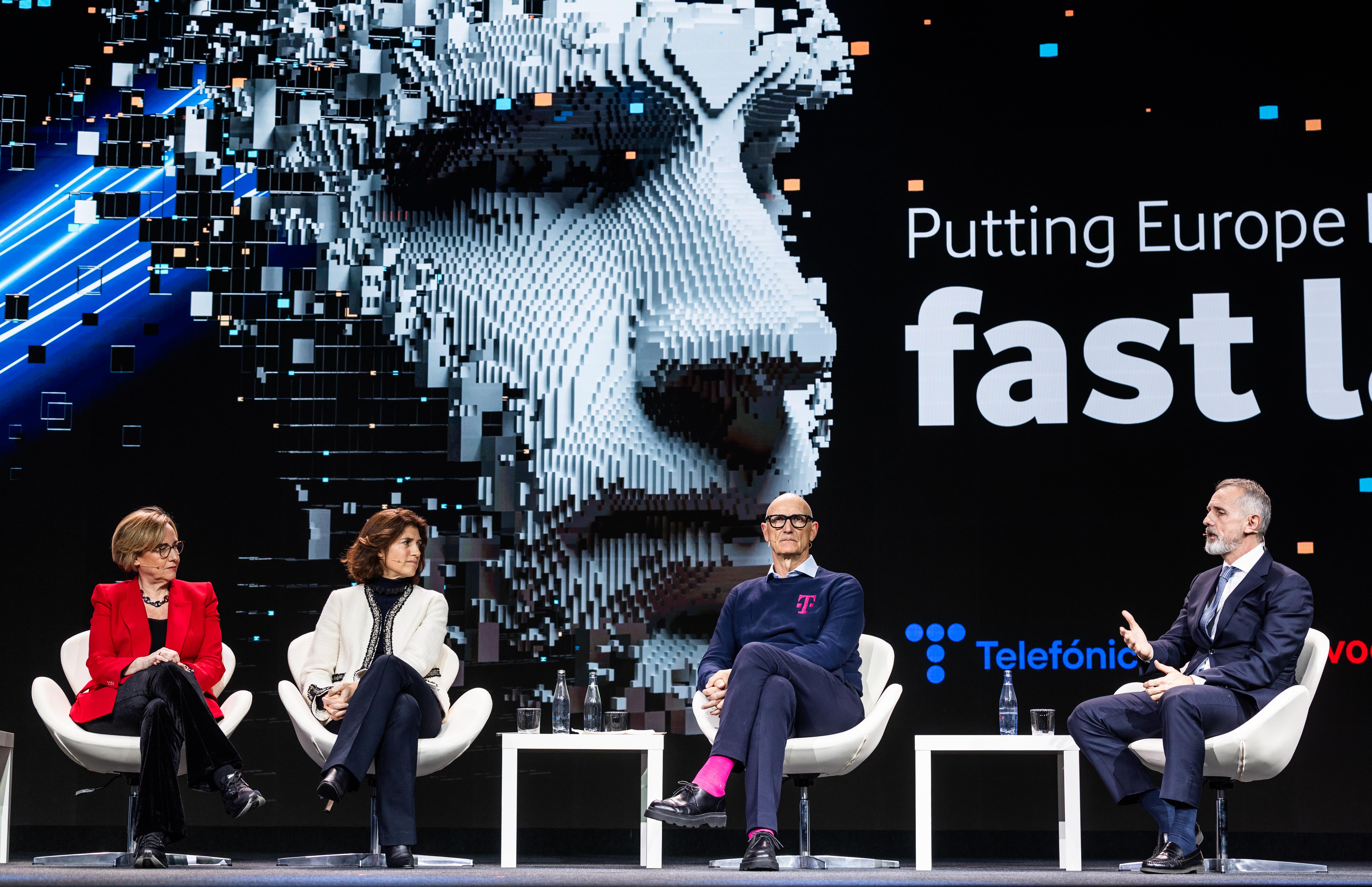 From left to right: Margherita Della Valle, CEO Vodafone; Christel Heydemann, CEO Orange; Tim Höttges, CEO Deutsche Telekom; and Marc Murtra, Chairman & CEO Telefónica.