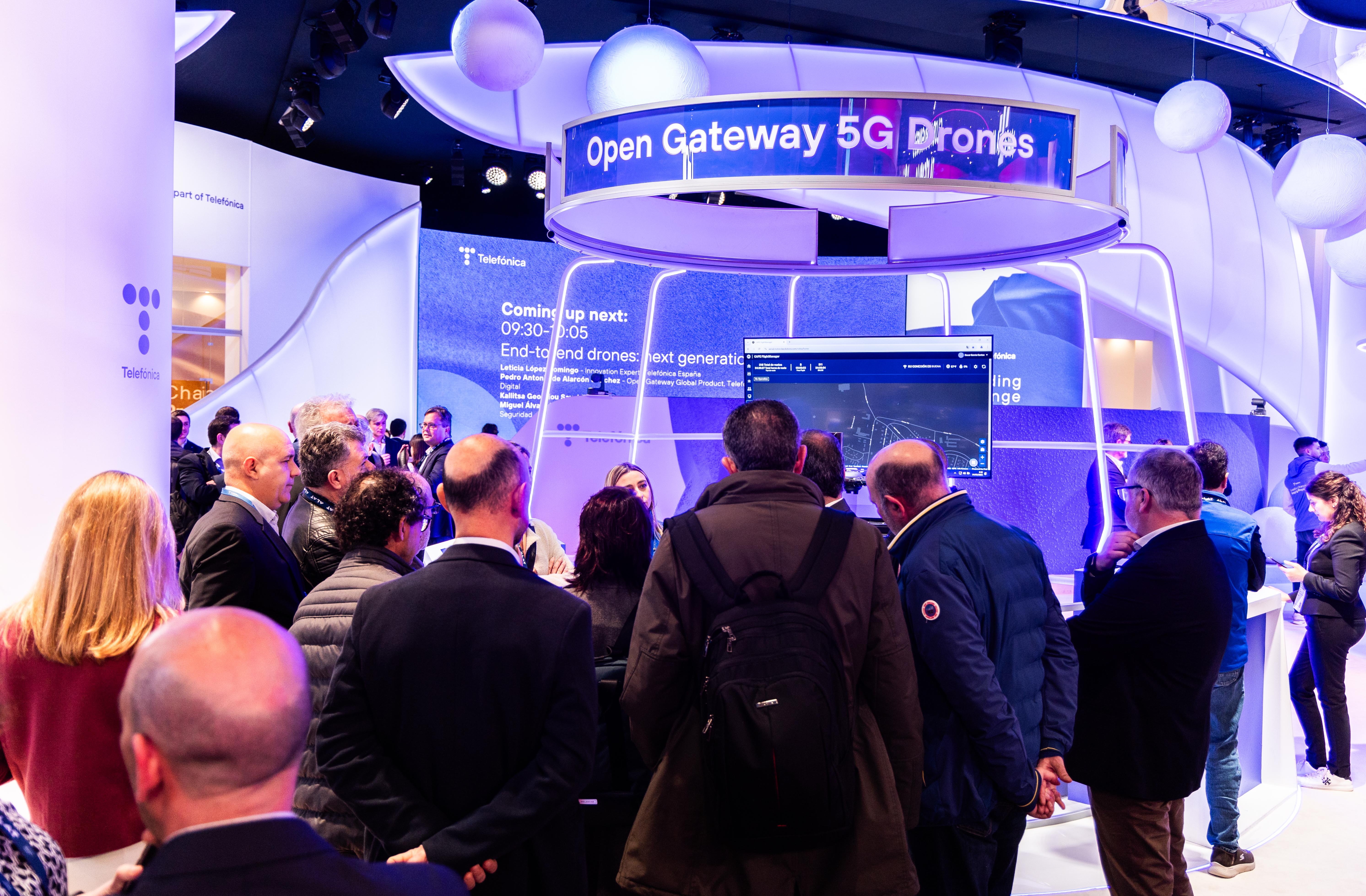 The ‘Open Gateway 5G Drones’ demo is showcasing at Telefónica's MWC 2025 booth a revolutionary end-to-end drone service, supported by its high-performance 5G network and the capabilities provided by Open Gateway's APIs.