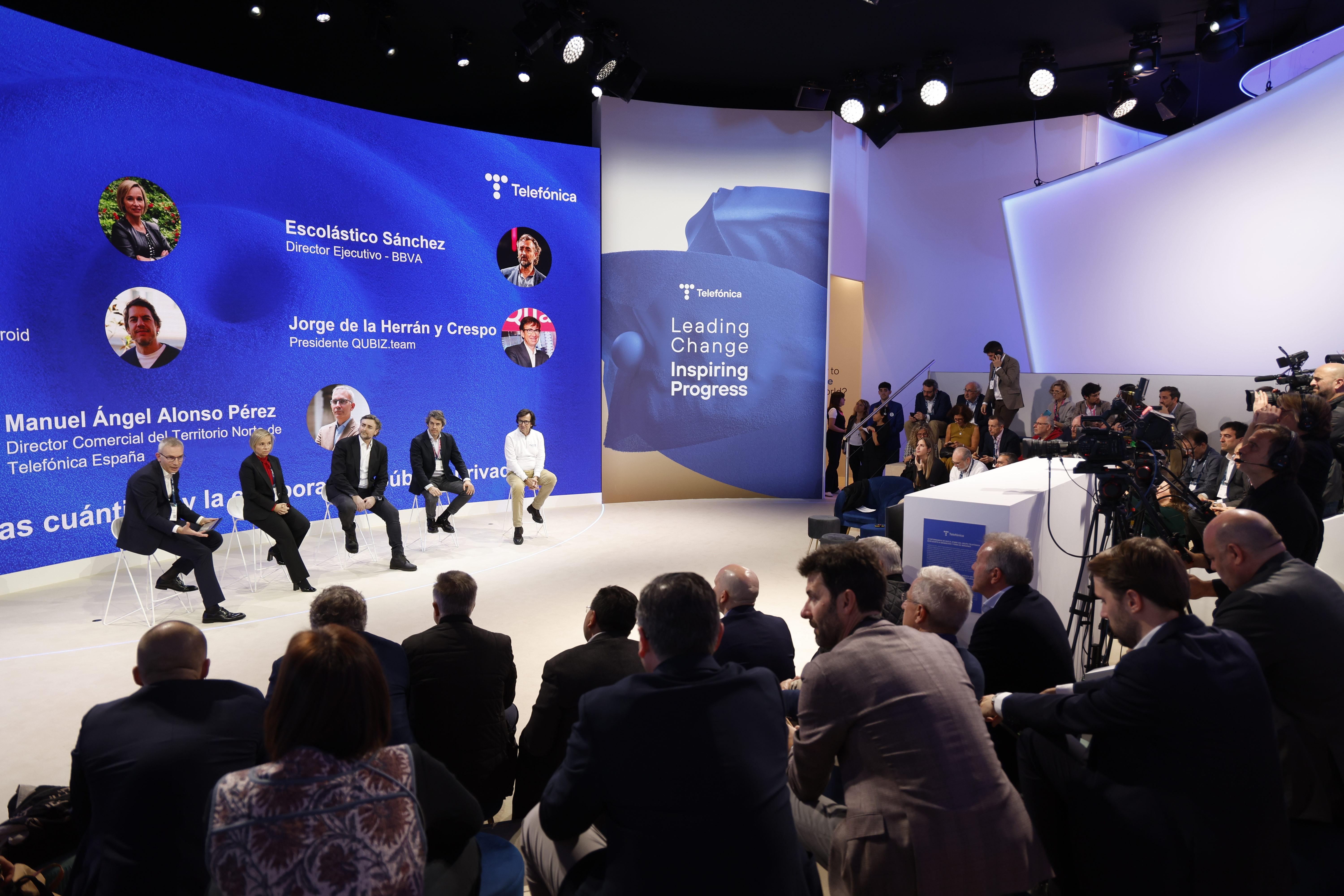 Session ‘Quantum technologies and public-private collaboration’, held in the Agora of the Telefónica stand at MWC 2025. From left to right, Manuel Ángel Alonso, Commercial Director North Spain, Telefónica Spain; Ainara Basurko, Regional Deputy for Economic Promotion Bizkaia; Escolástico Sánchez, Executive Director BBVA; Carlos Kuchkovsky - CEO and founder Qcentroid; and Jorge de la Herran y Crespo - Founder QUBIZ.team.