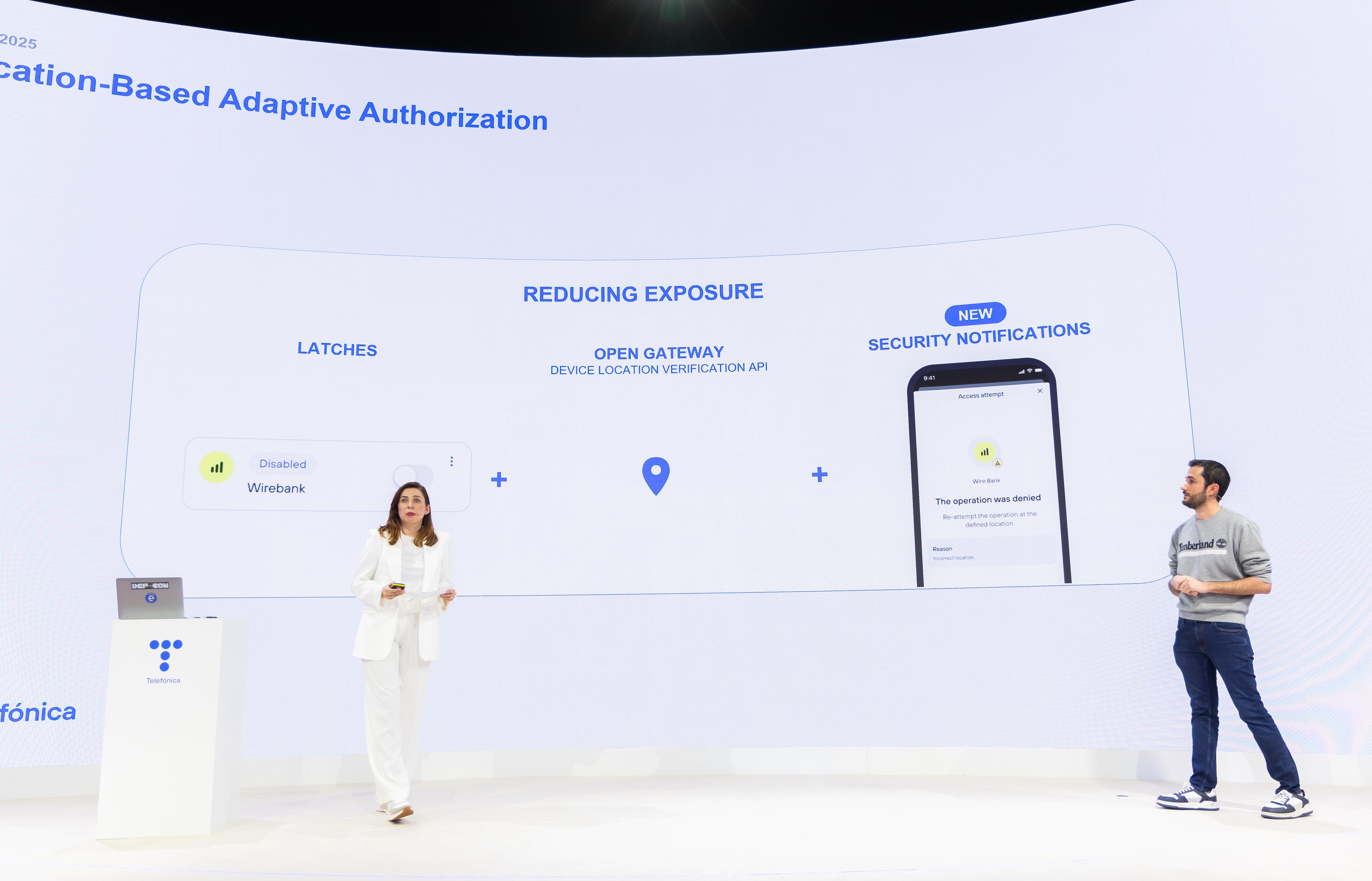 Yaiza Rubio, chief Metaverse Officer at Telefónica Innovación Digital, and Javier Espinosa, head of Software at Telefónica Innovación Digital, presenting TU Latch, the authorisation control platform that works with security latches to protect companies and users.