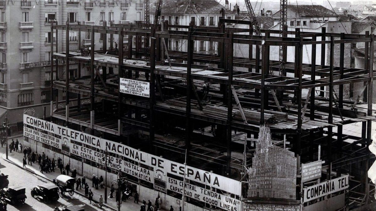 Construction of Telefónica building in Gran Vía 28