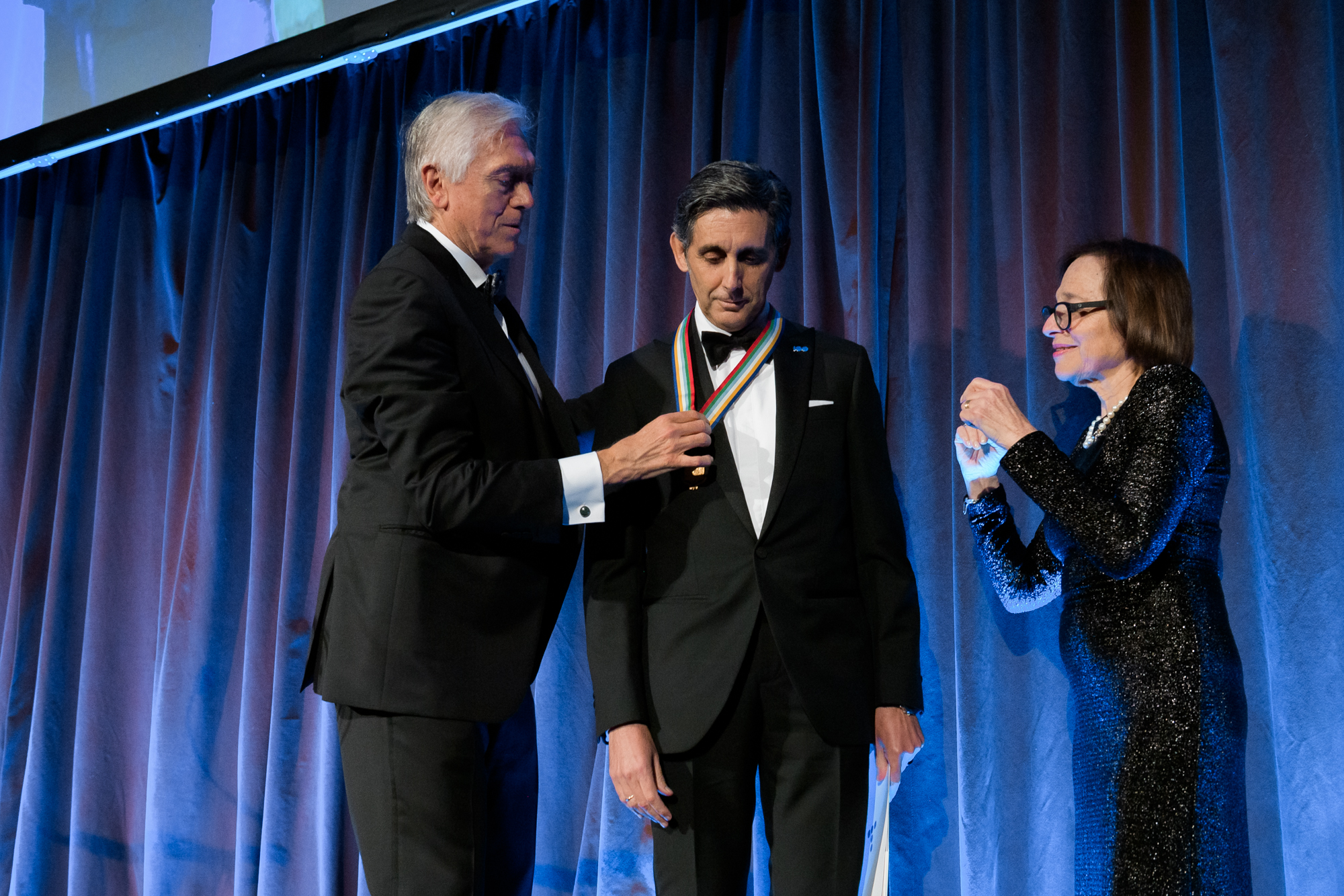 José María Álvarez-Pallete receives the Gold Medal of the Americas Society