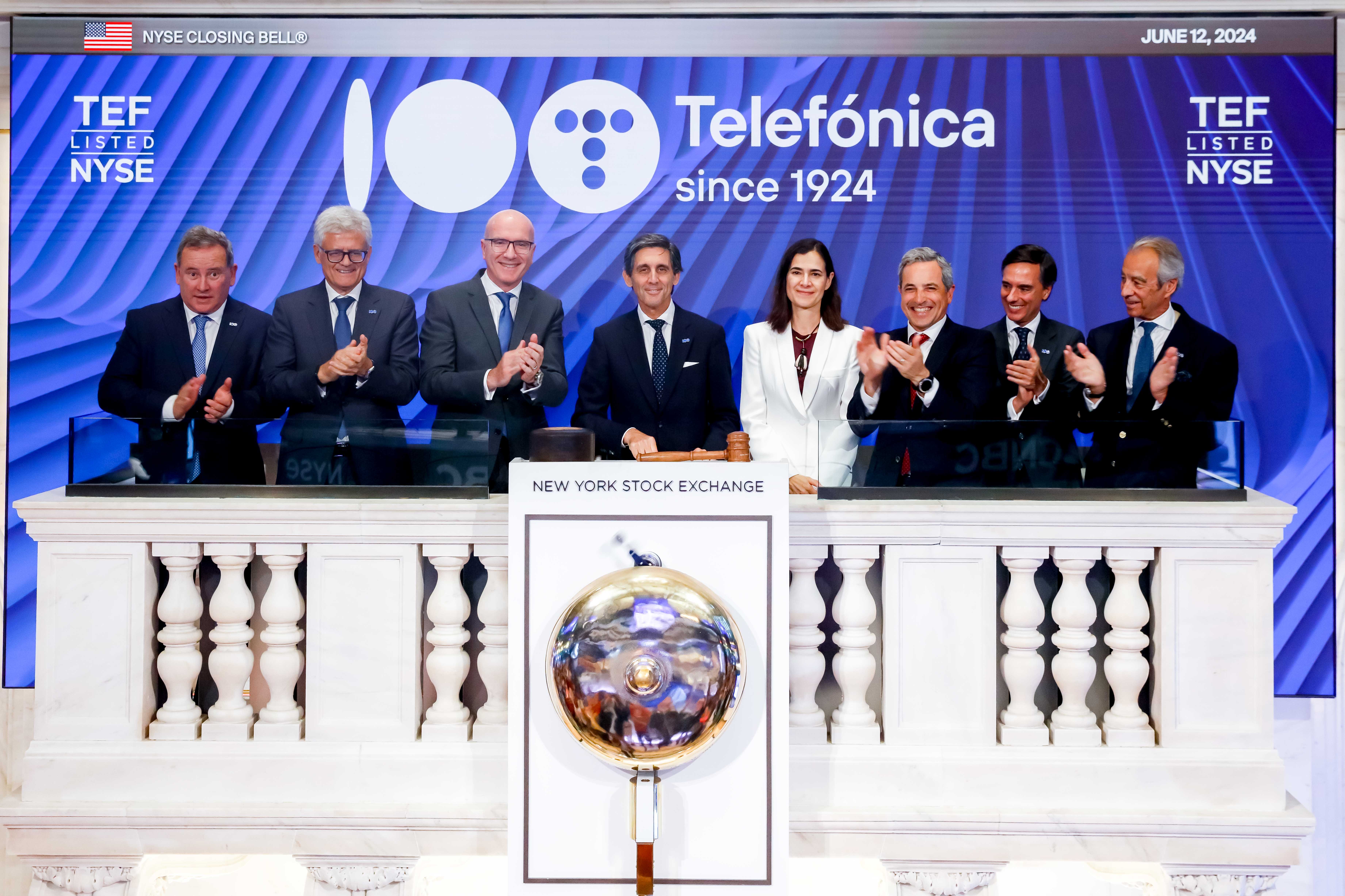 Telefónica S.A. (NYSE: TEF) rings the Closing Bell at the New York Stock Exchange. Photo: NYSE 