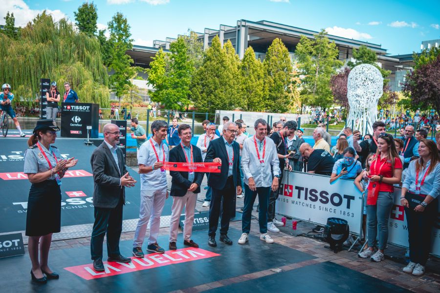 Ribbon cutting for the last stage of La Vuelta 2024 in Telefónica District. Among others, José María Álvarez-Pallete, Chairman of Telefónica.