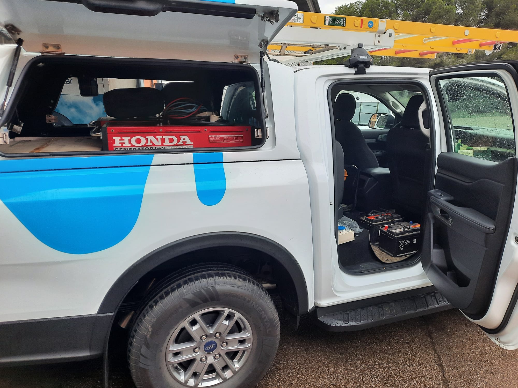 Movistar vehicle with equipment to restore service in the area affected by the DANA.