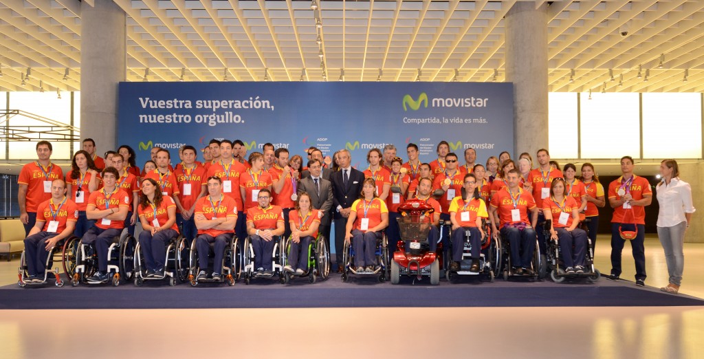 El equipo paral mpico espa ol visita Telef nica con sus medallas