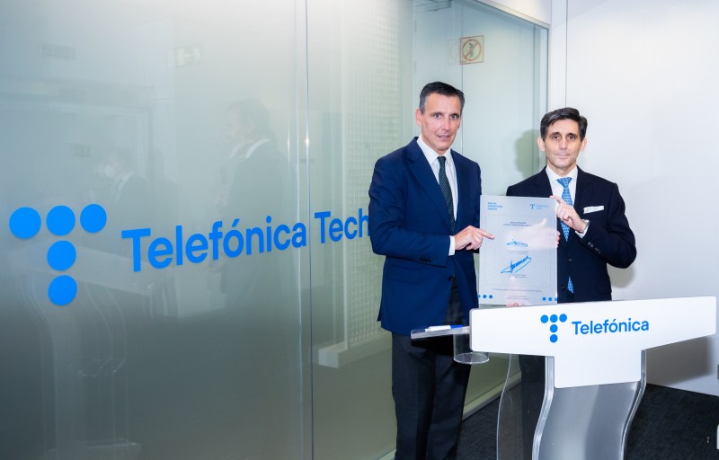 José María Álvarez-Pallete, presidente de Telefónica, junto a José Cerdán, CEO de Telefónica Tech.