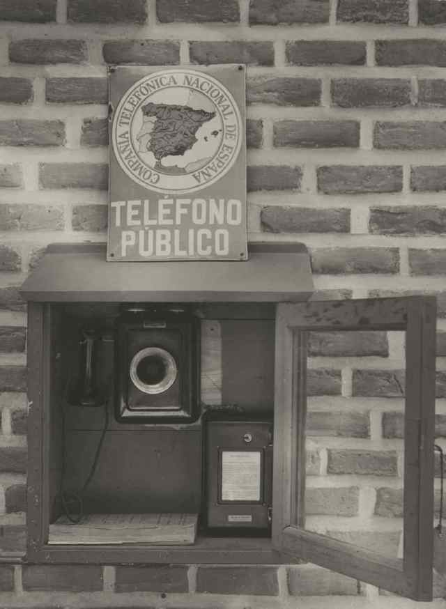 Primer teléfono público de España