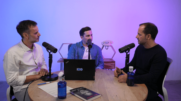 Víctor Aguado, Alejandro Sanz y Ángel Martín participan en un directo de LinkedIn de Telefónica.