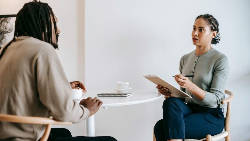 Hoy vengo a hablar de algo por lo que hemos pasado todos alguna vez y no se trata del dentista, se trata de algo que nos produce muchos nervios e incertidumbre, tanto o más como ir a tu revisión dental anual: las entrevistas de trabajo.