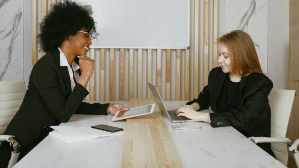 Descubre más sobre el mando intermedio: un papel clave en la organización de cualquier empresa.