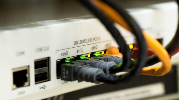 La jornada de un técnico: conectando hogares con fibra óptica