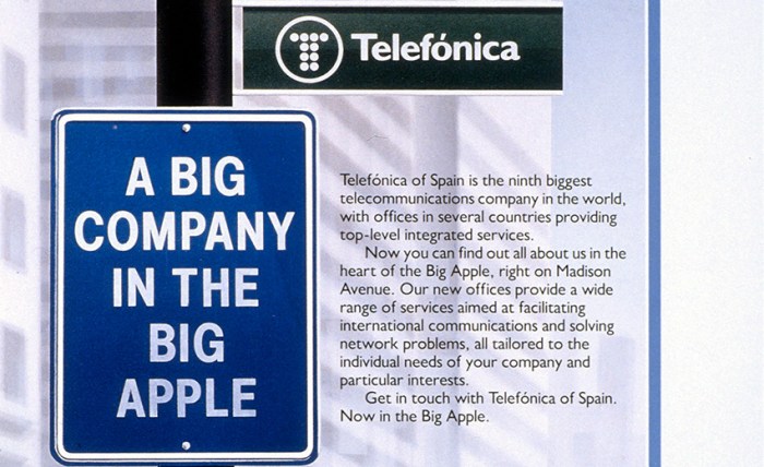 Cartel apertura Oficinas de Teléfonica en Nueva York